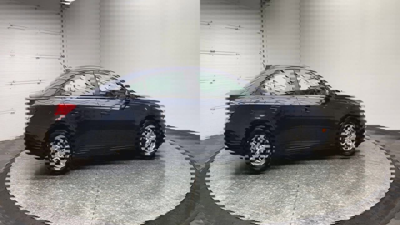 Used 2015 Chevrolet Cruze LT image 34