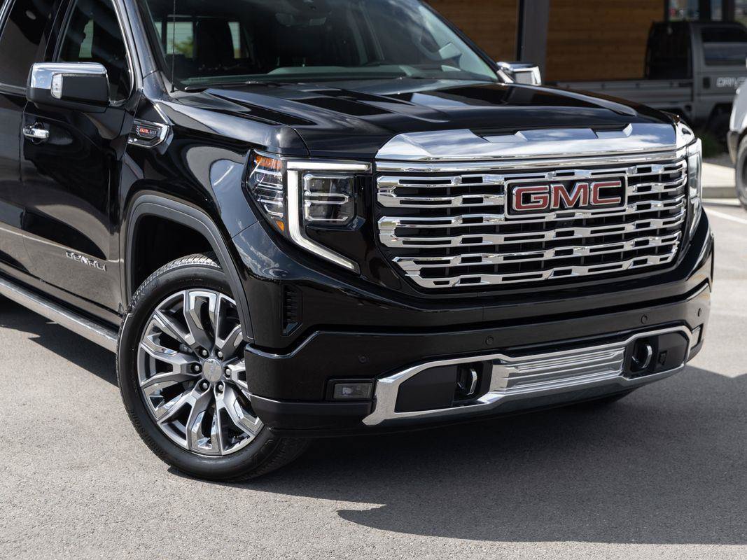 Used 2024 GMC Sierra 1500 Denali w/ Denali Reserve Package AWD/4WD image 3