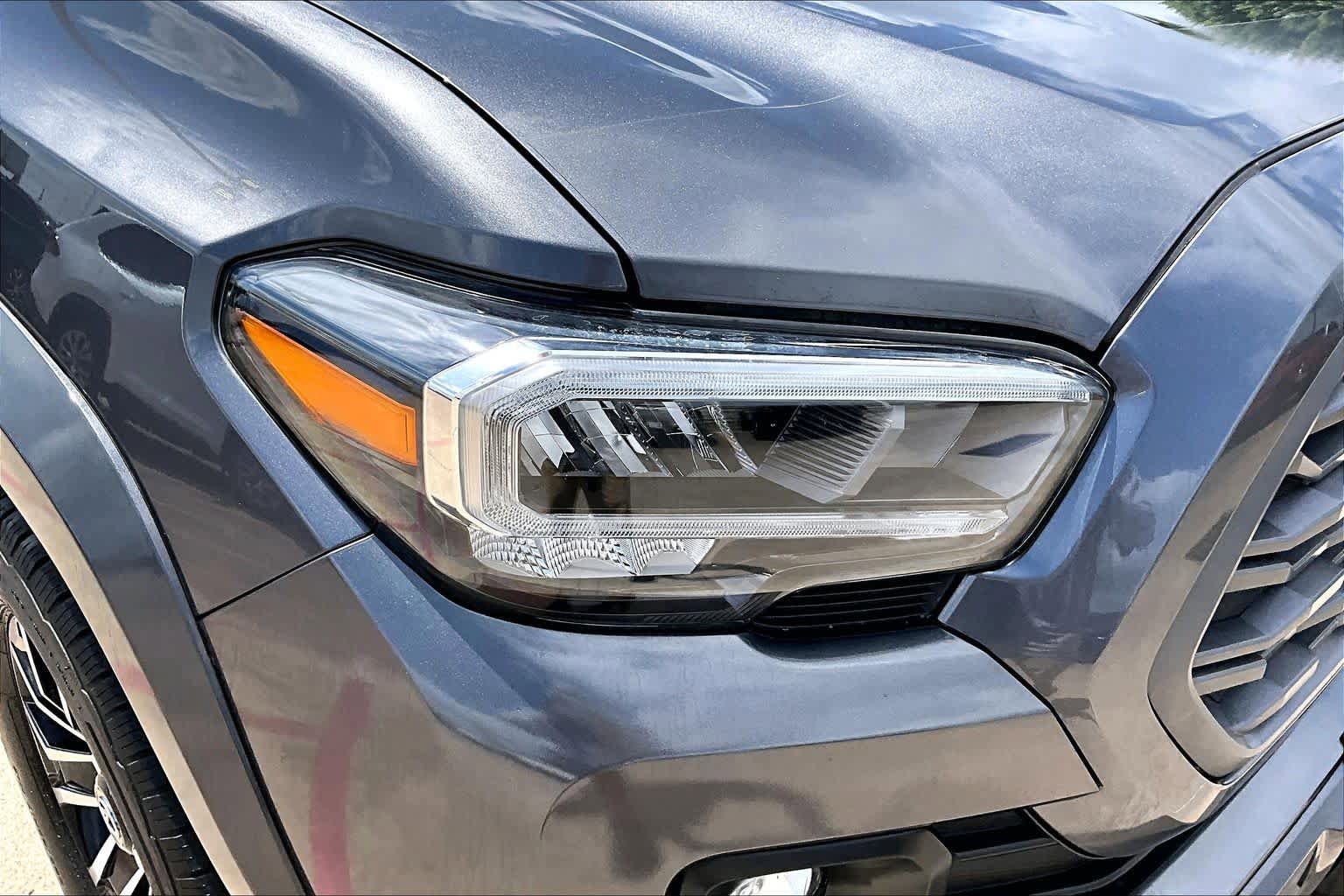 Used 2021 Toyota Tacoma TRD Sport w/ Technology Package AWD/4WD image 27