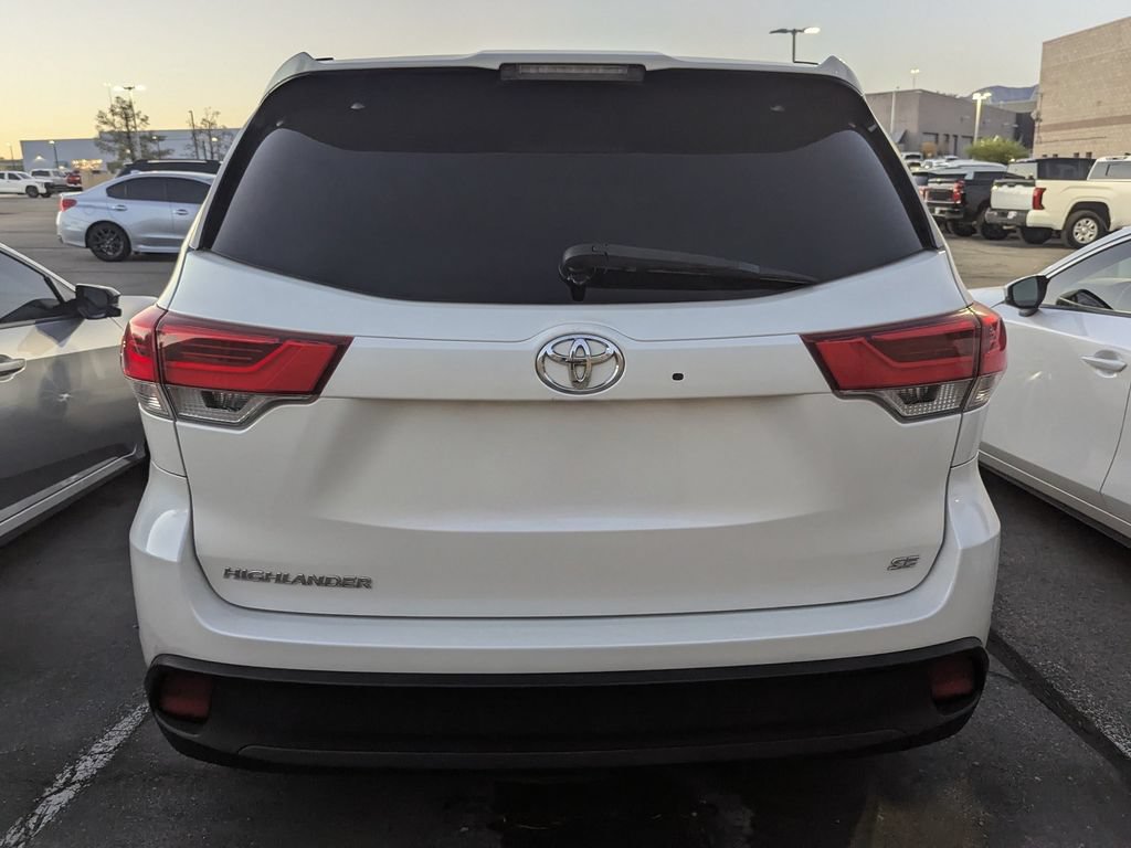 Used 2017 Toyota Highlander SE FWD image 5