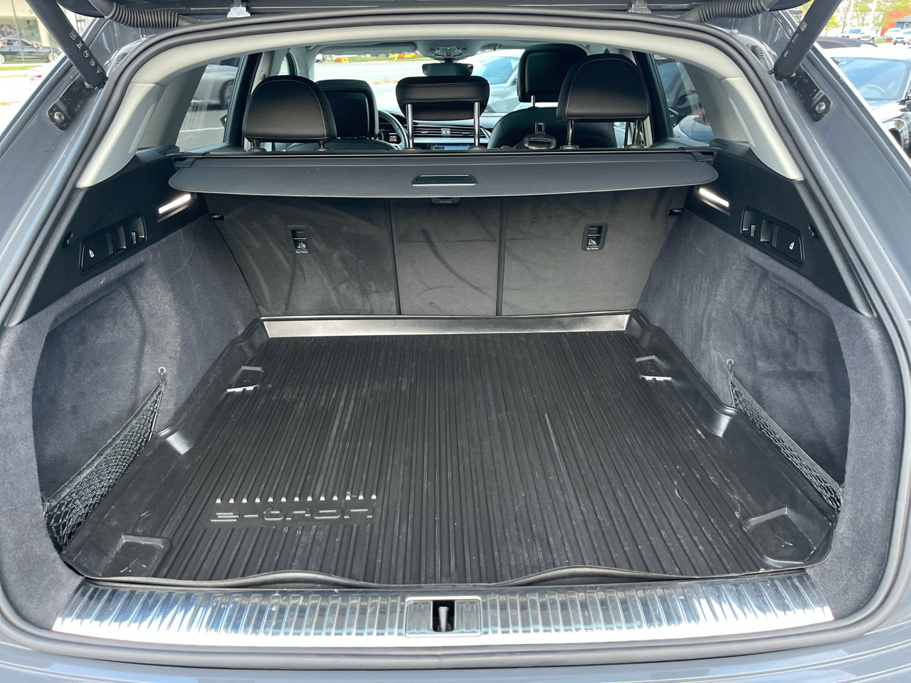 Used 2024 Audi Q8 e-tron Premium Plus w/ Premium Plus Package image 69