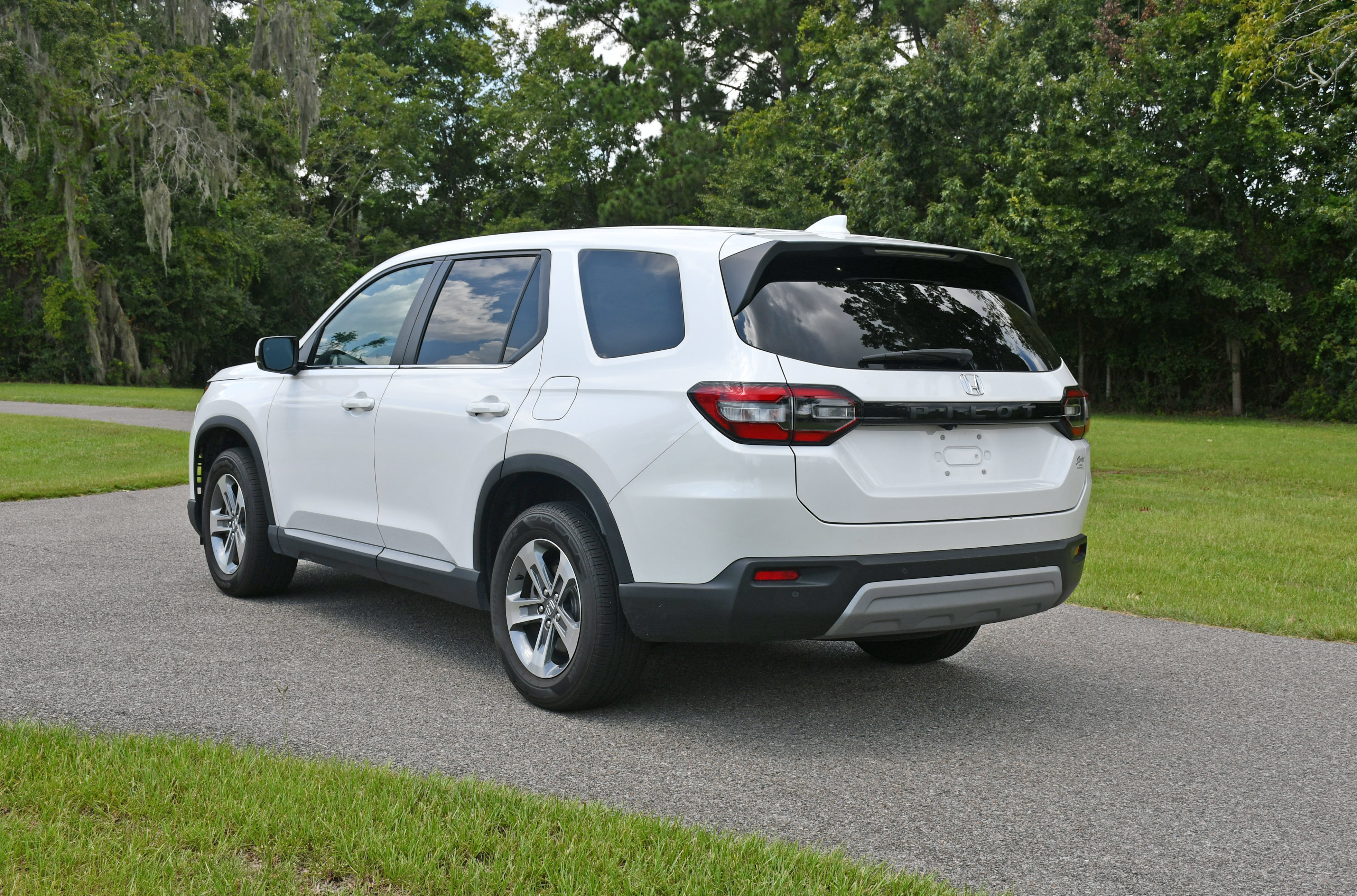 Used 2025 Honda Pilot EX-L image 3
