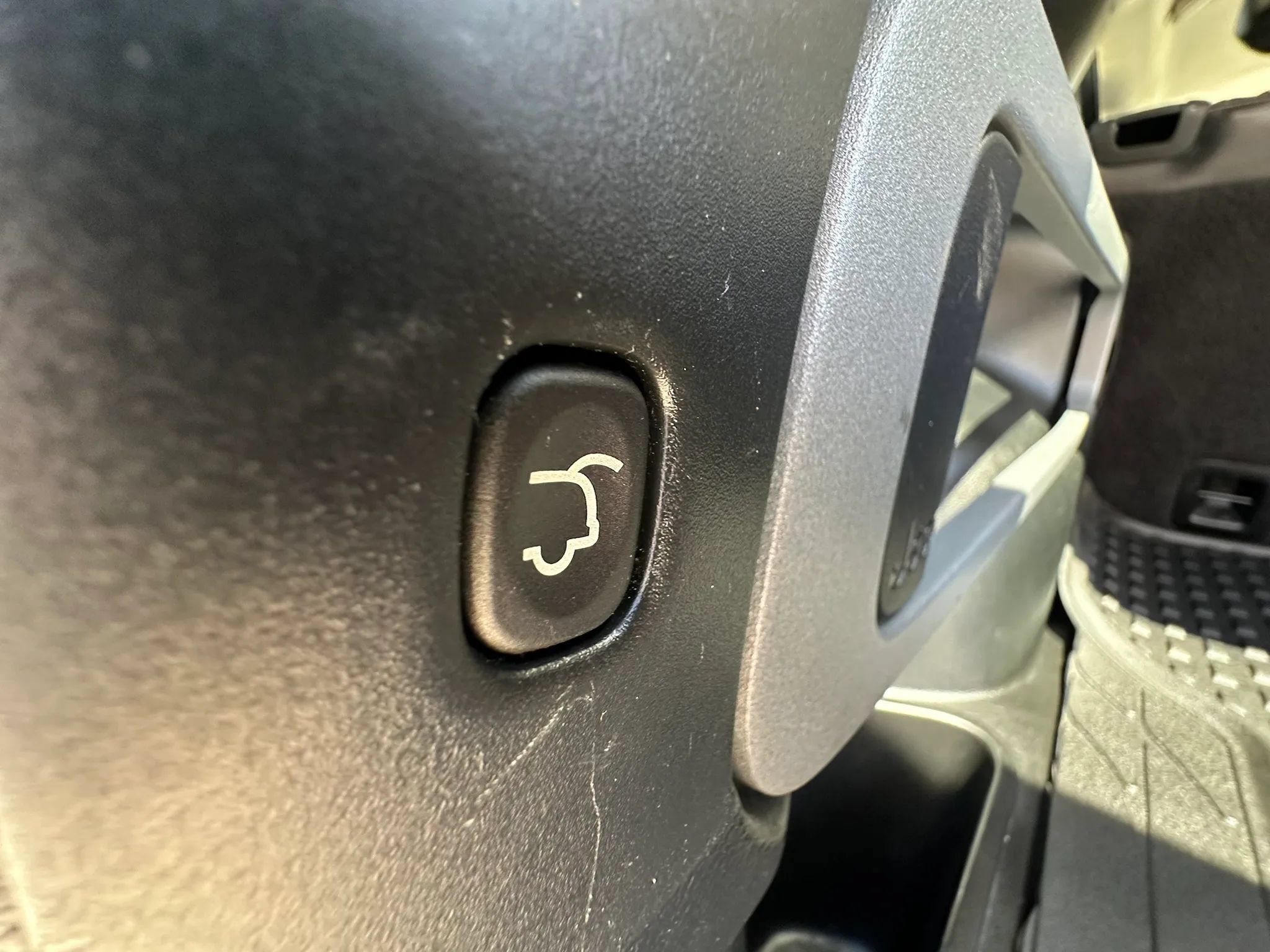 Used 2018 Jeep Cherokee Limited AWD/4WD image 20
