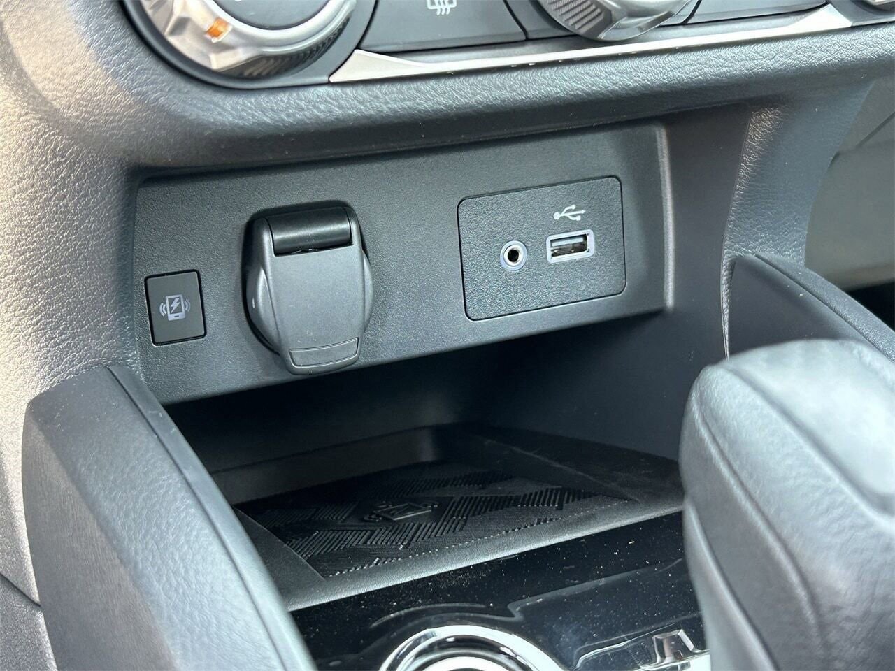 New 2025 Nissan Versa SV w/ Trunk Package image 25