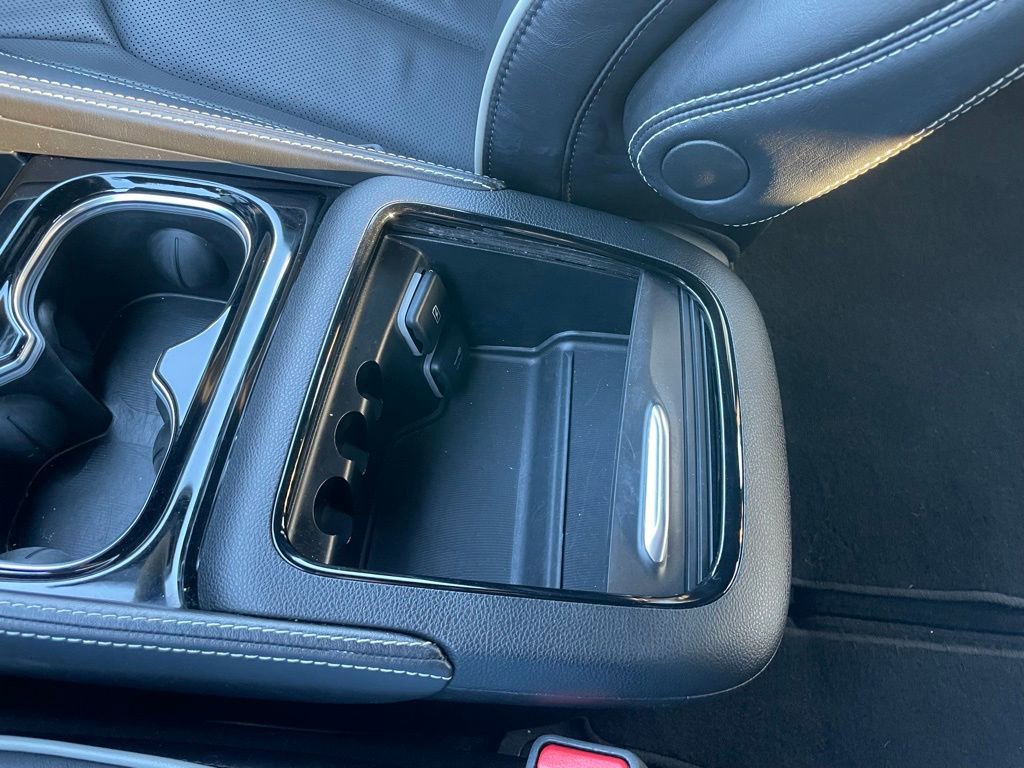 Used 2025 Chrysler Pacifica Limited image 49