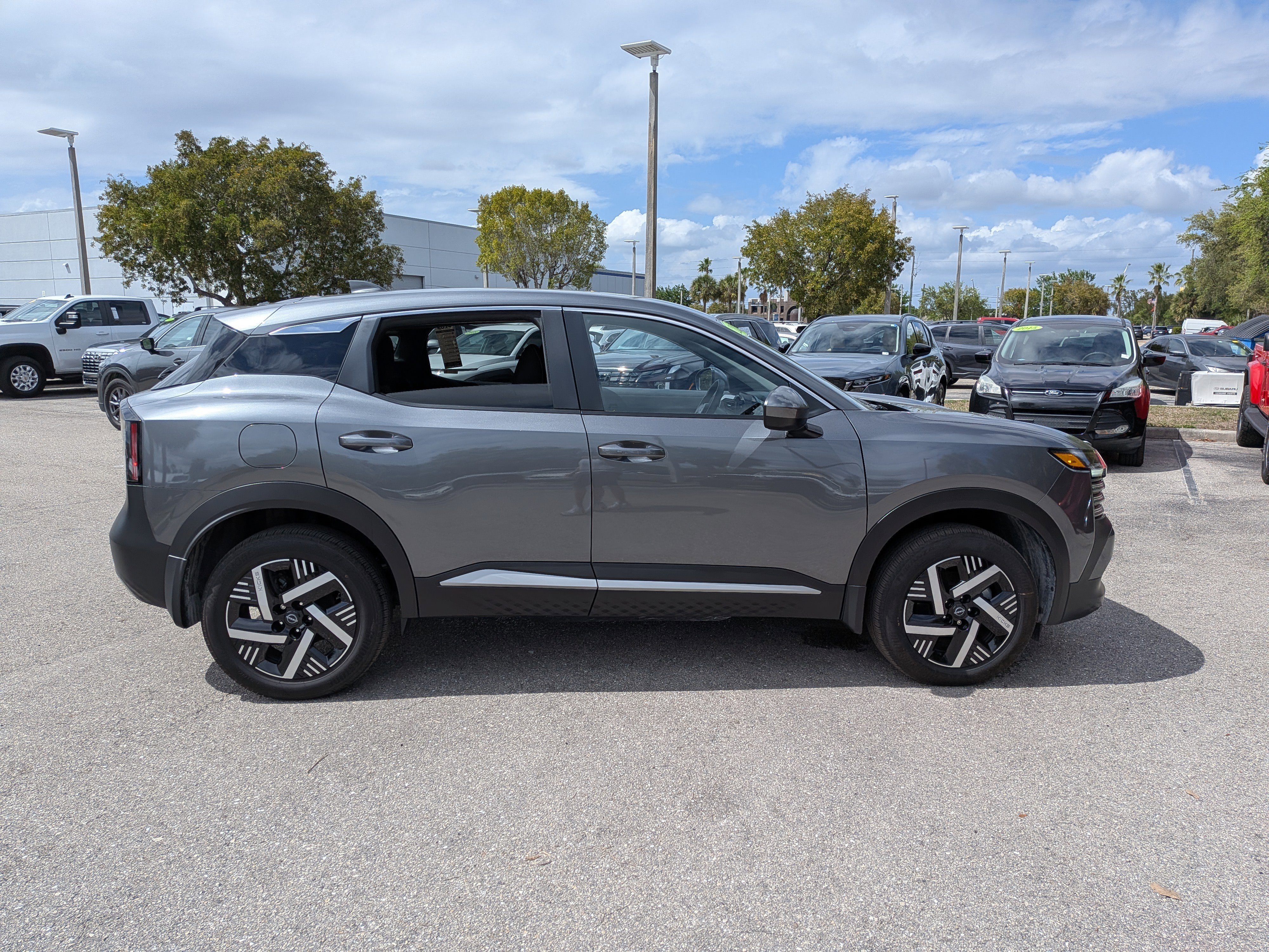 Used 2025 Nissan Kicks SV image 3