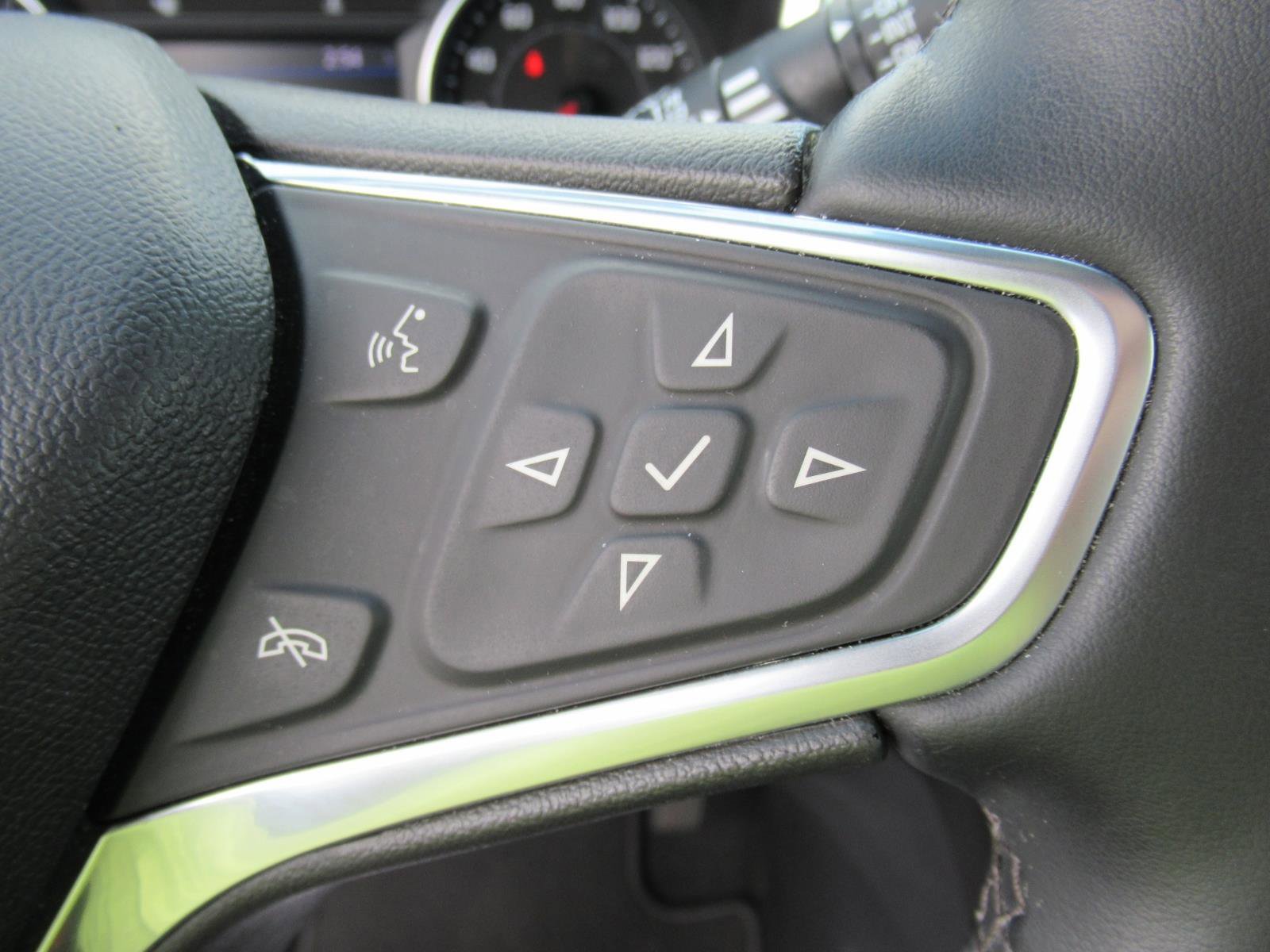 Used 2023 Chevrolet Equinox Premier FWD image 24