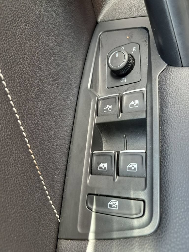 Used 2024 Volkswagen Tiguan SE w/ Panoramic Sunroof Package FWD image 17