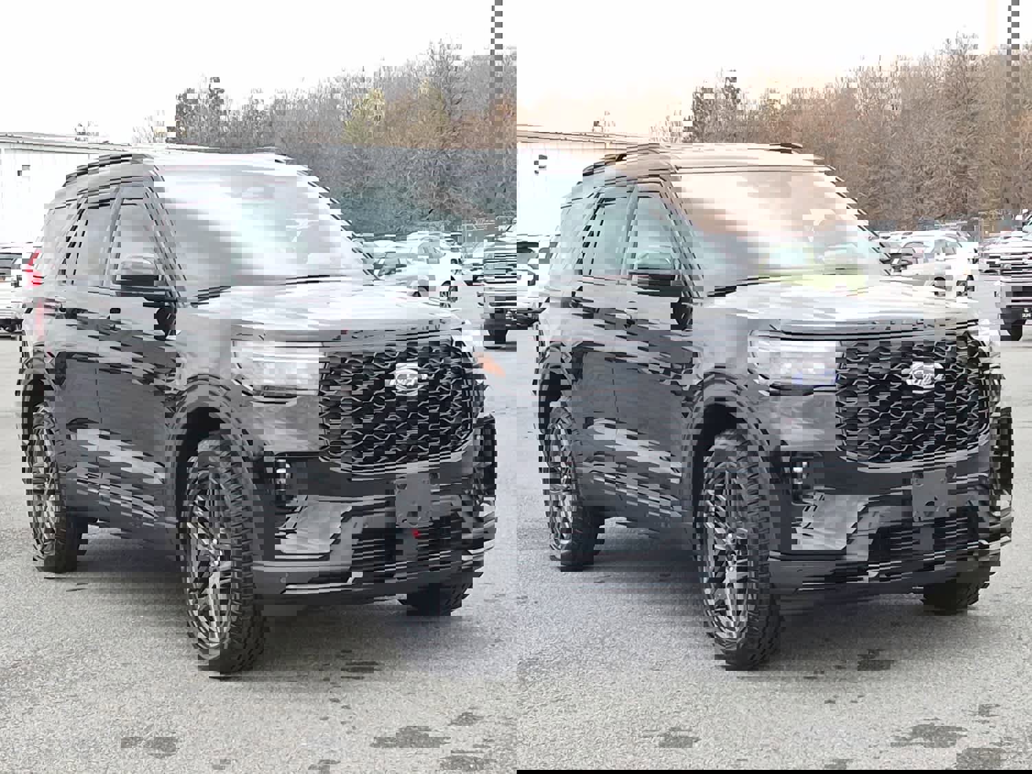 Used 2025 Ford Explorer ST-Line w/ ST-Line Street Pack image 2