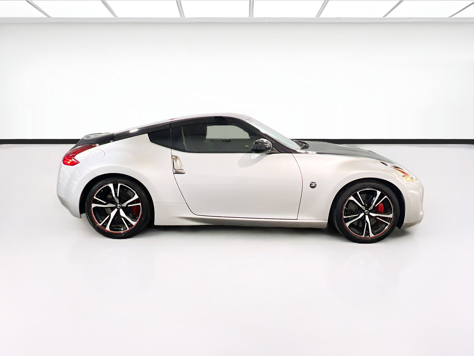 Used 2020 Nissan 370Z Coupe RWD image 23
