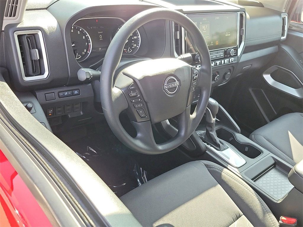 Certified 2025 Nissan Frontier SV image 2
