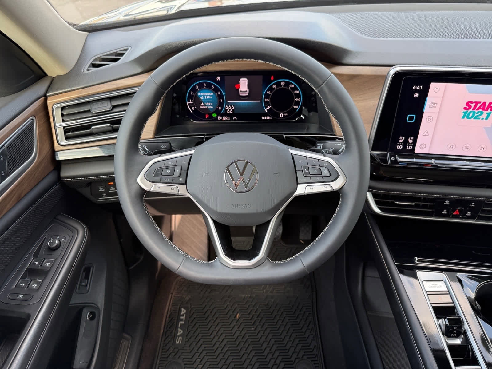 Used 2024 Volkswagen Atlas SE image 14