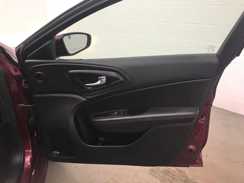 Used 2016 Chrysler 200 S w/ Navigation & Sound Group I image 30