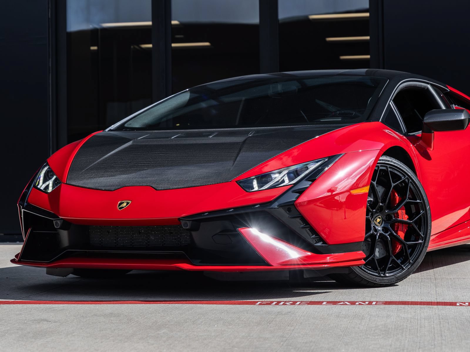 Used 2024 Lamborghini Huracan Tecnica RWD image 3