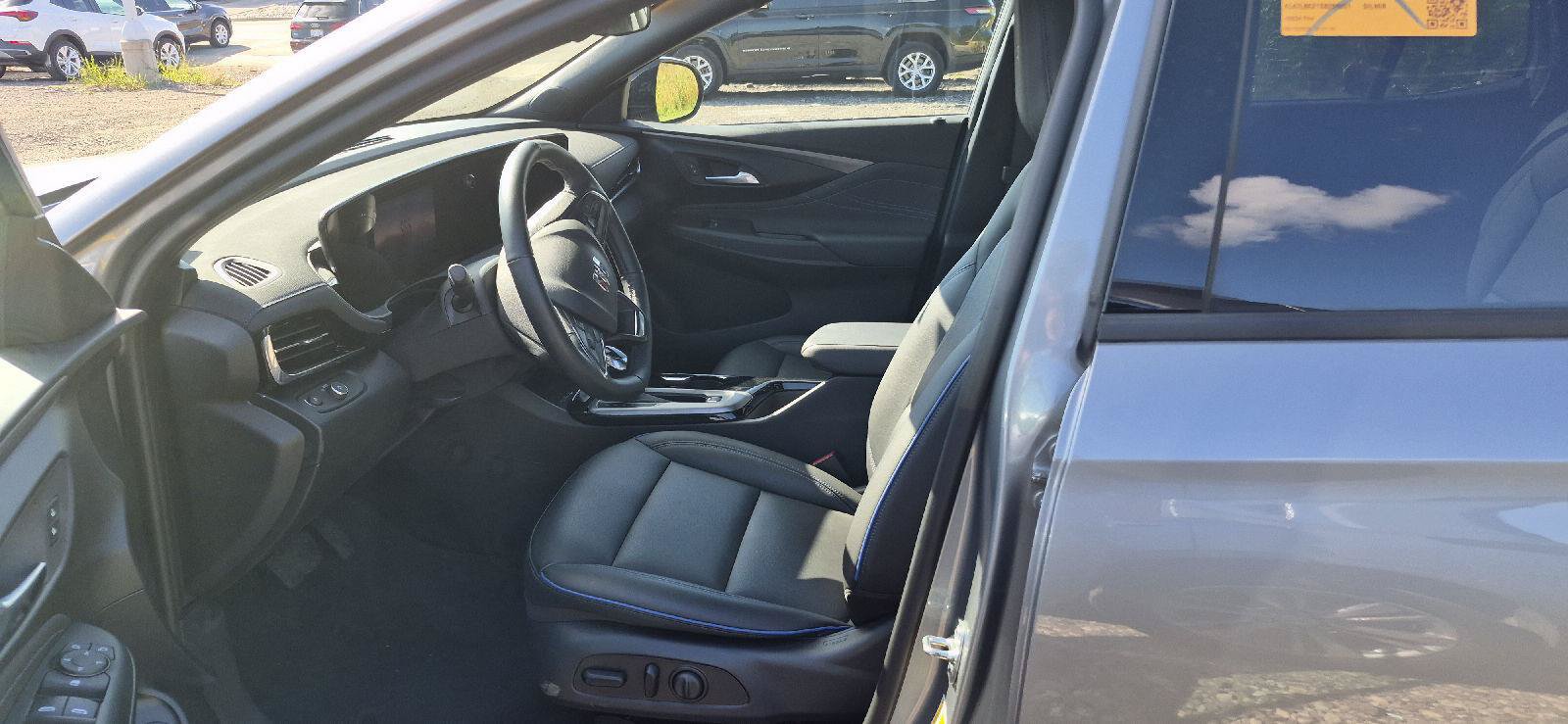 Used 2025 Buick Envista Sport Touring w/ Experience Buick Package FWD image 6