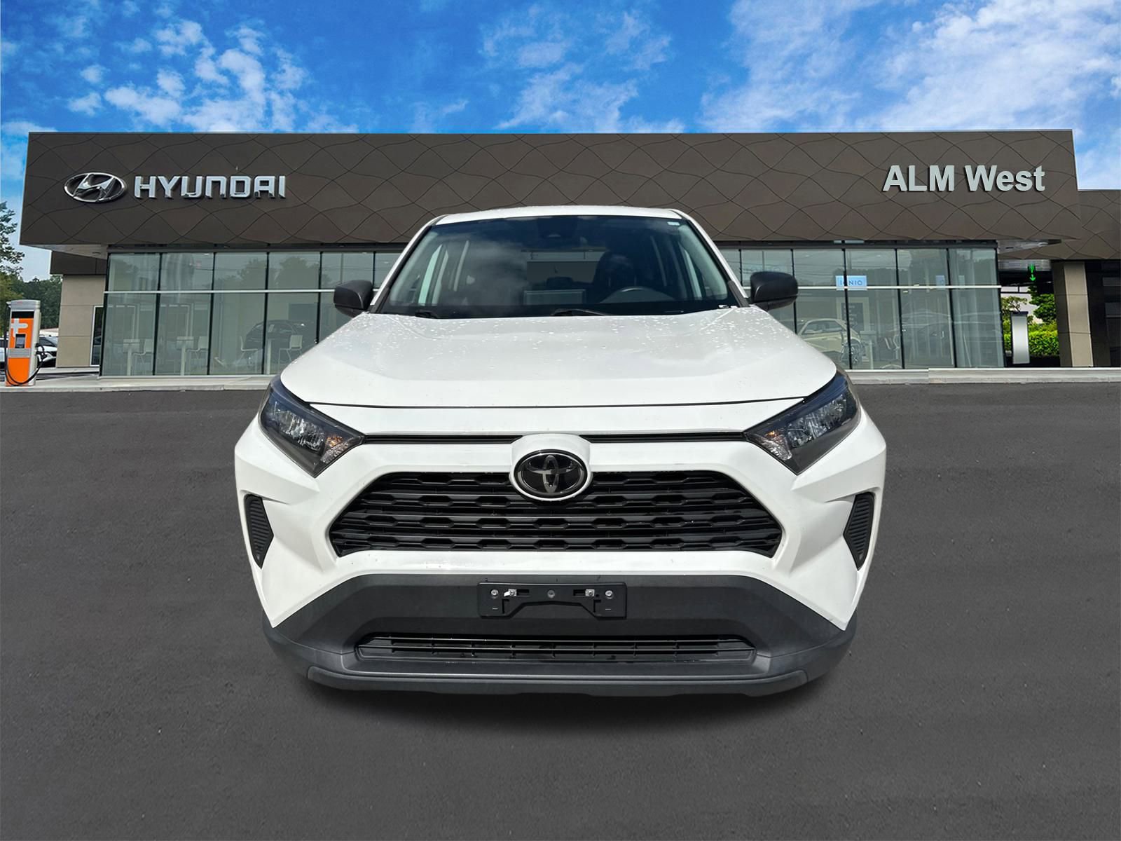 Used 2022 Toyota RAV4 LE video 2