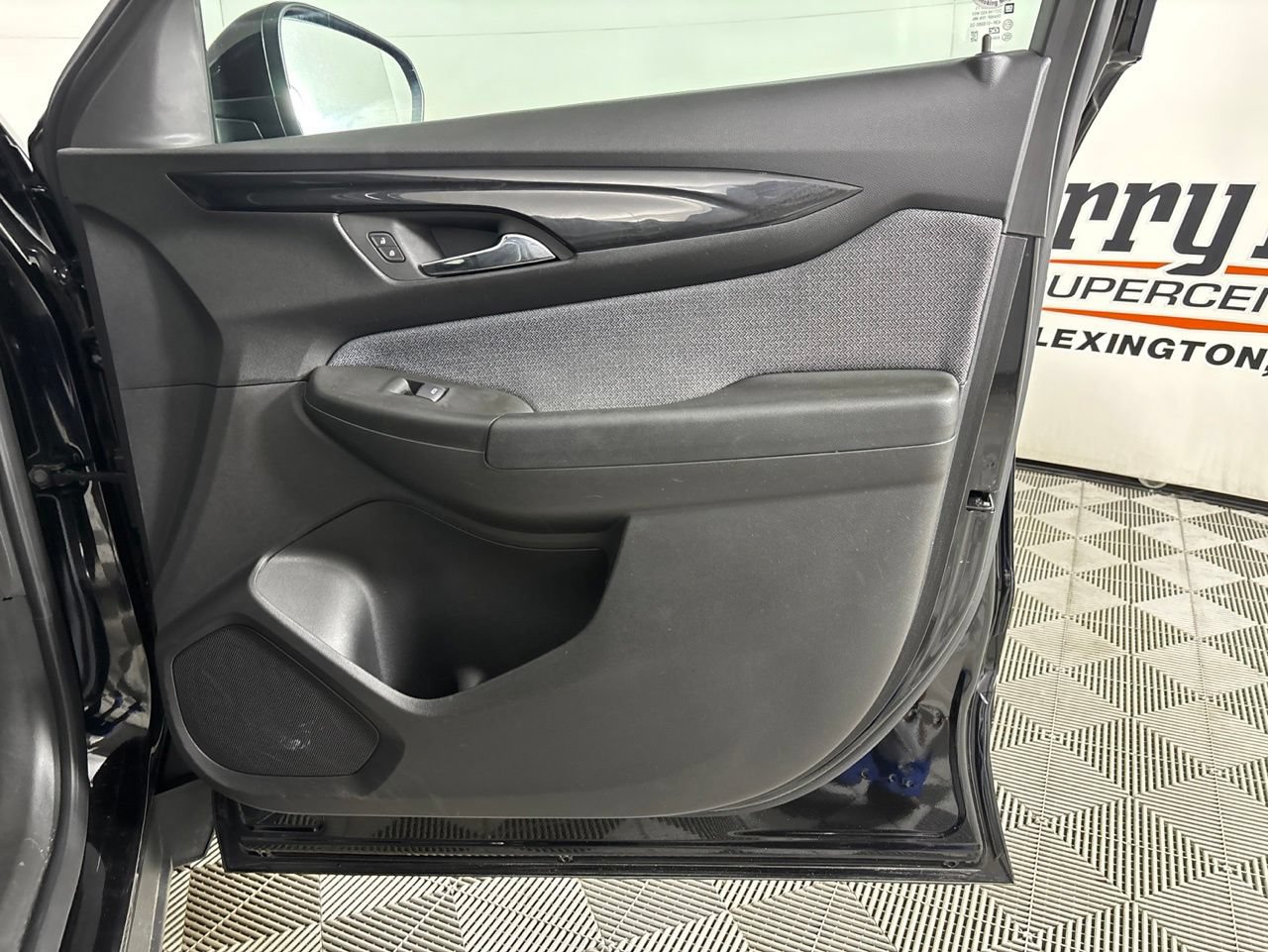 Used 2025 Chevrolet TrailBlazer LT AWD/4WD image 23