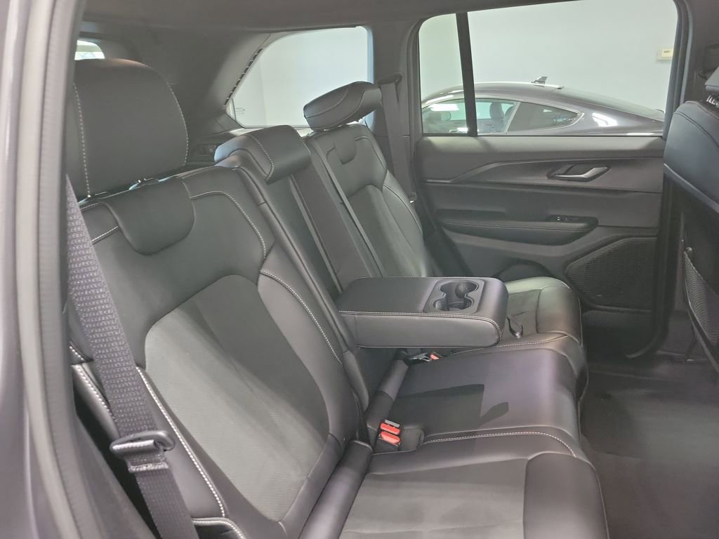 Used 2025 Jeep Grand Cherokee Altitude image 18