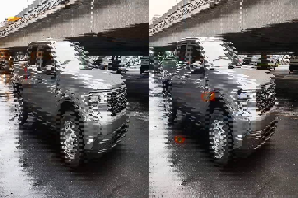 New 2025 Ford Maverick XL image 3