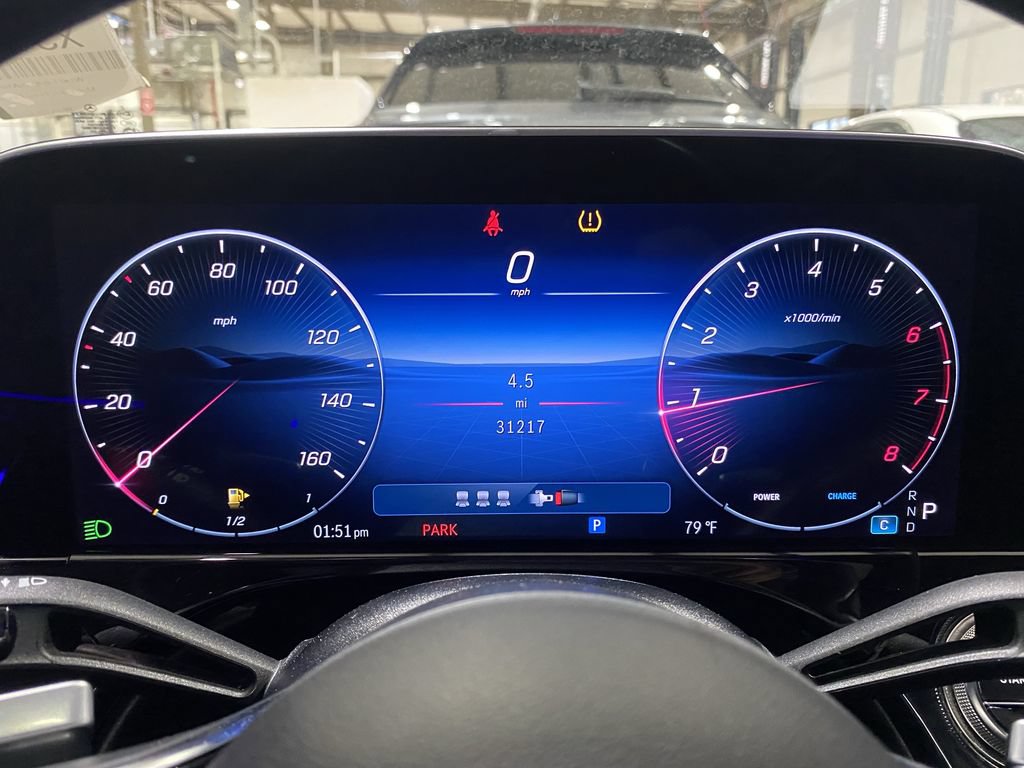 Used 2025 Mercedes-Benz E 350 4MATIC Sedan w/ MBUS Superscreen Package image 13