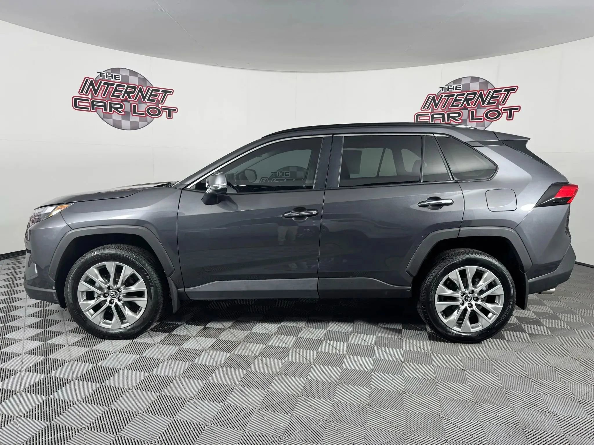 Used 2025 Toyota RAV4 Limited image 4