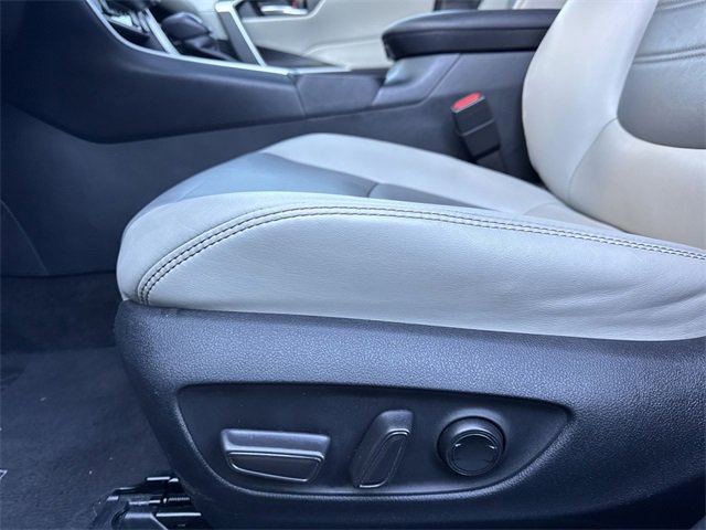 Used 2023 Toyota RAV4 XLE Premium image 12