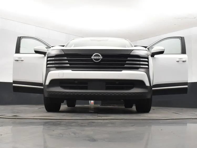Used 2025 Nissan Kicks SV AWD/4WD image 11