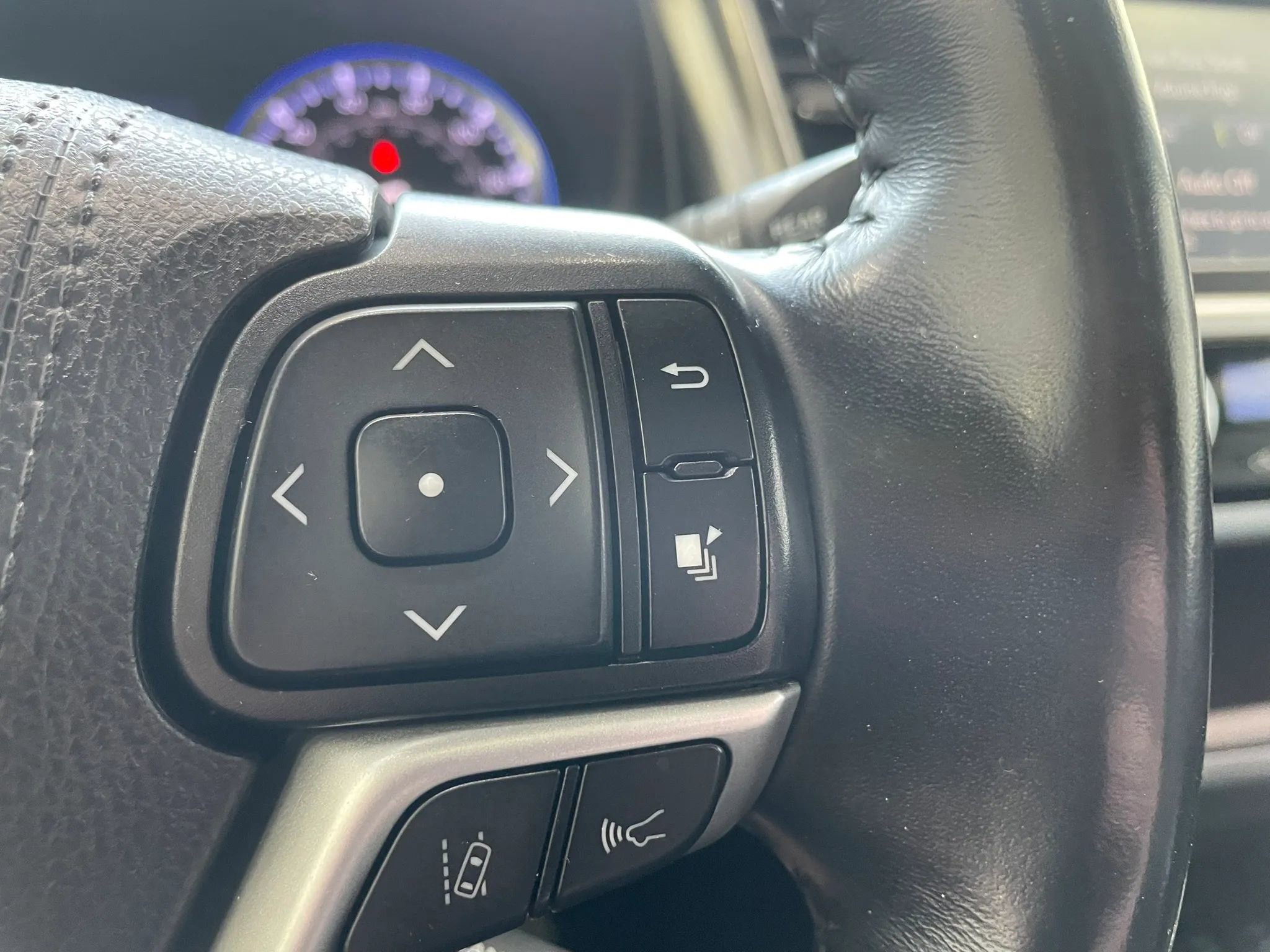 Used 2019 Toyota Highlander XLE AWD/4WD image 11