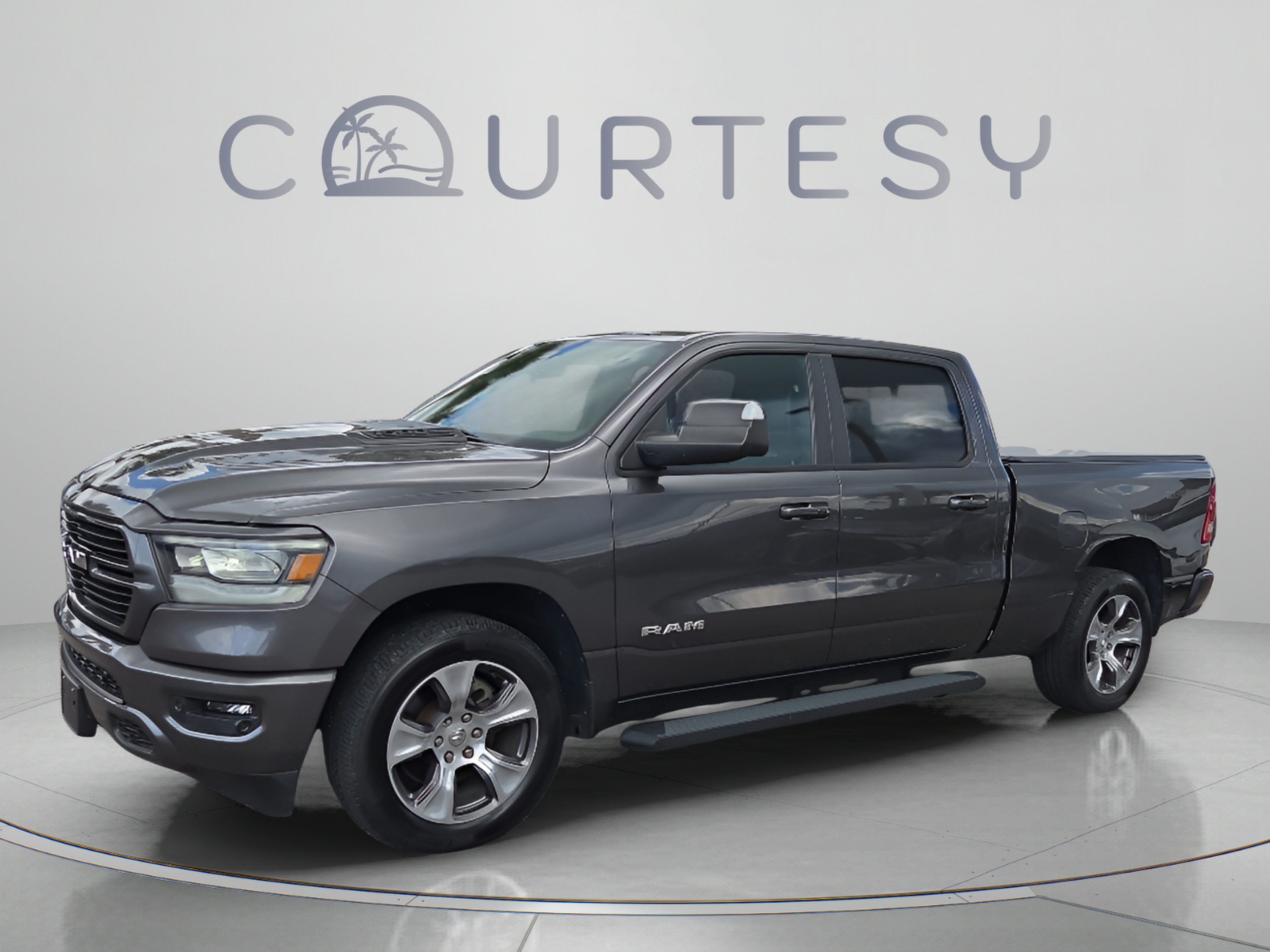 Used 2023 RAM 1500 Laramie AWD/4WD image 1