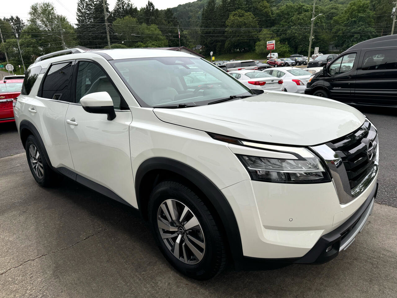 Used 2022 Nissan Pathfinder SL image 3