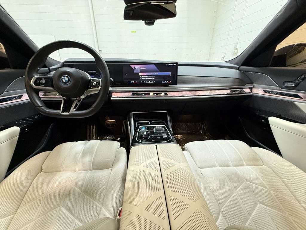 Used 2023 BMW i7 xDrive60 AWD/4WD image 34