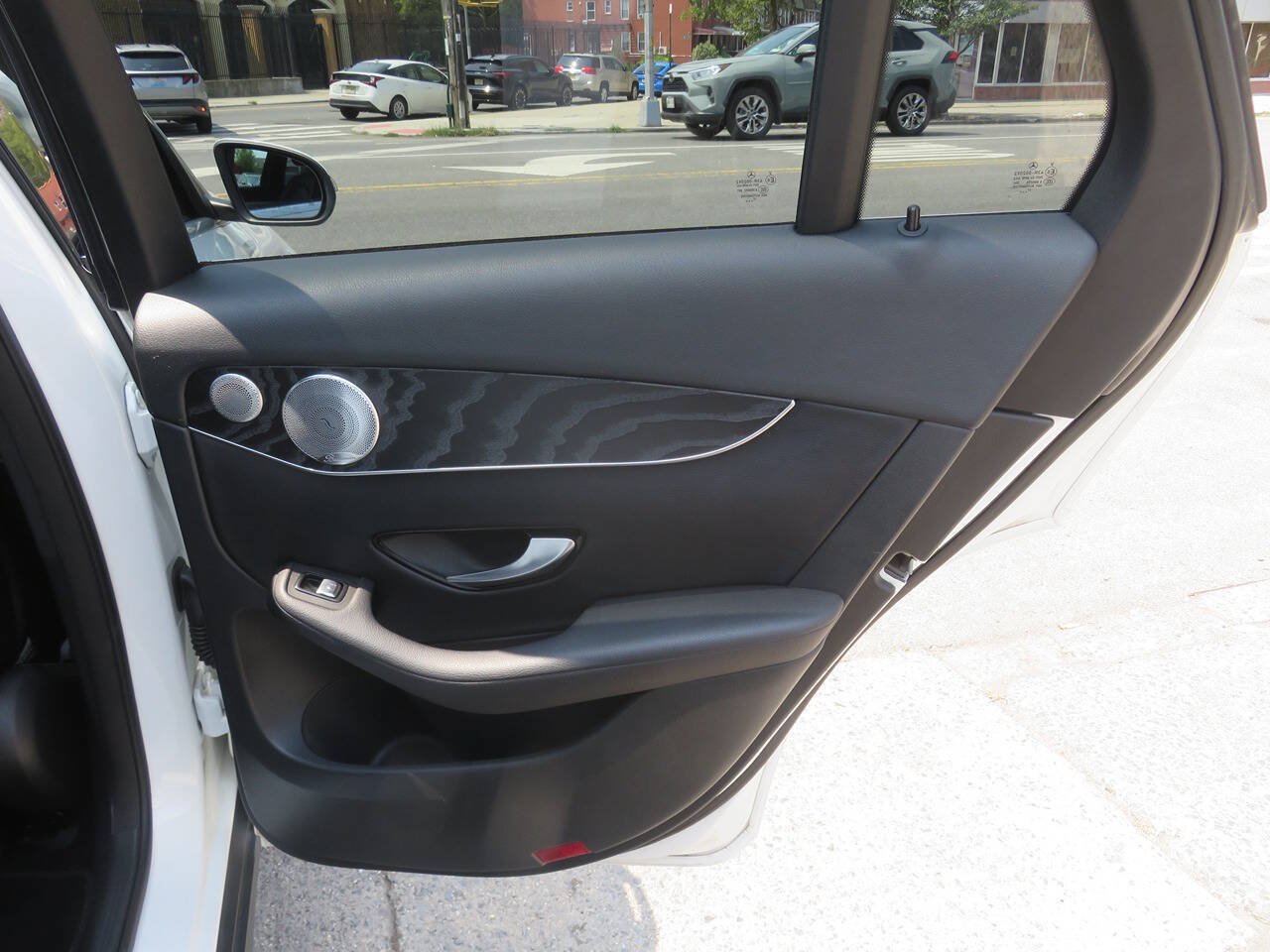 Used 2018 Mercedes-Benz GLC 300 4MATIC image 31