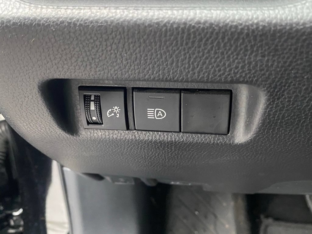 Used 2025 Toyota RAV4 XLE FWD image 10