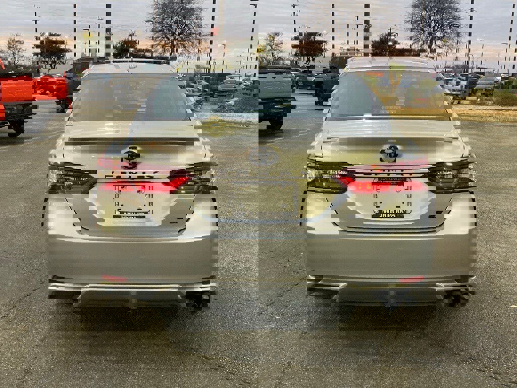 Used 2023 Toyota Camry SE image 6