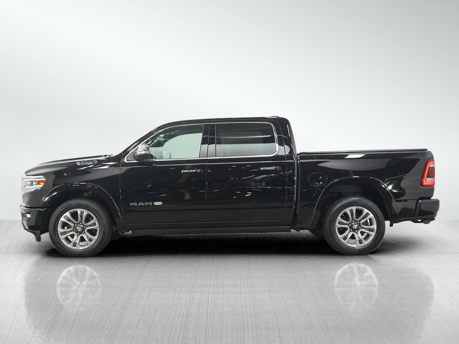 Used 2022 RAM 1500 Limited AWD/4WD image 2