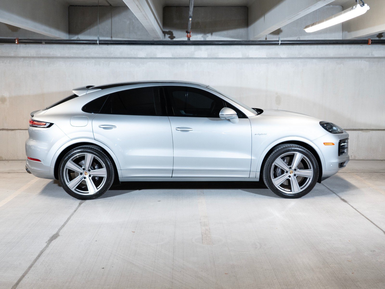 Certified 2024 Porsche Cayenne GTS AWD/4WD image 8
