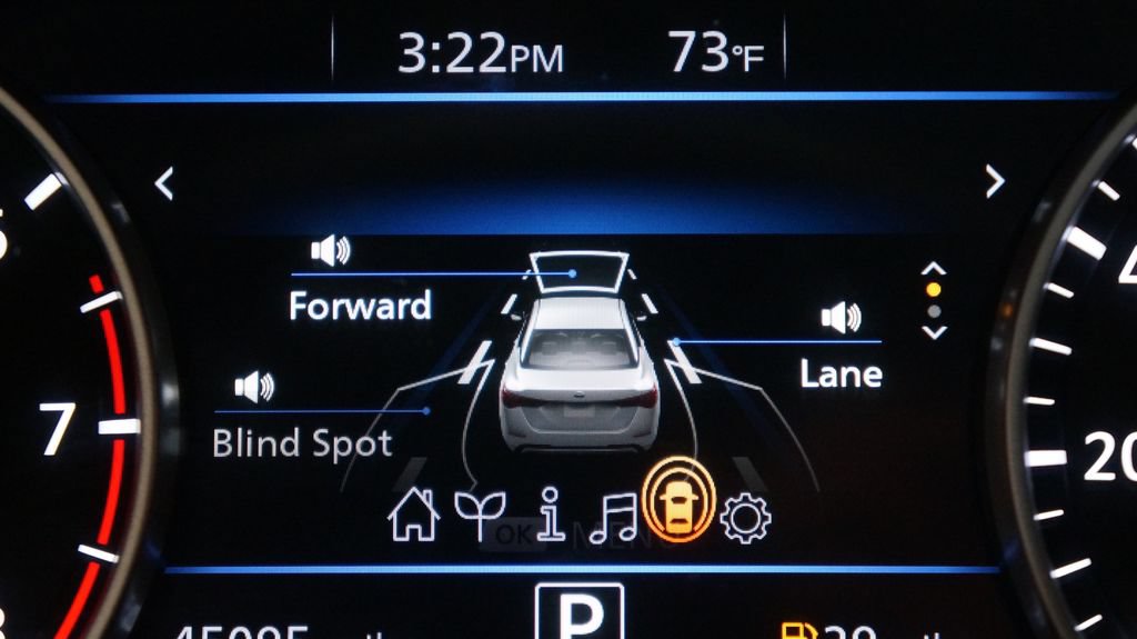 Used 2024 Nissan Sentra SR FWD image 14