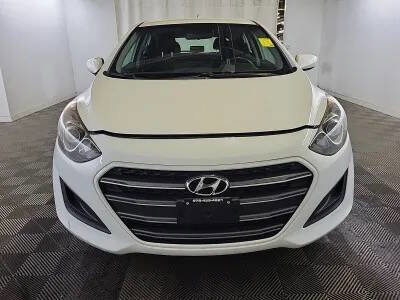 Used 2017 Hyundai Elantra GT image 2