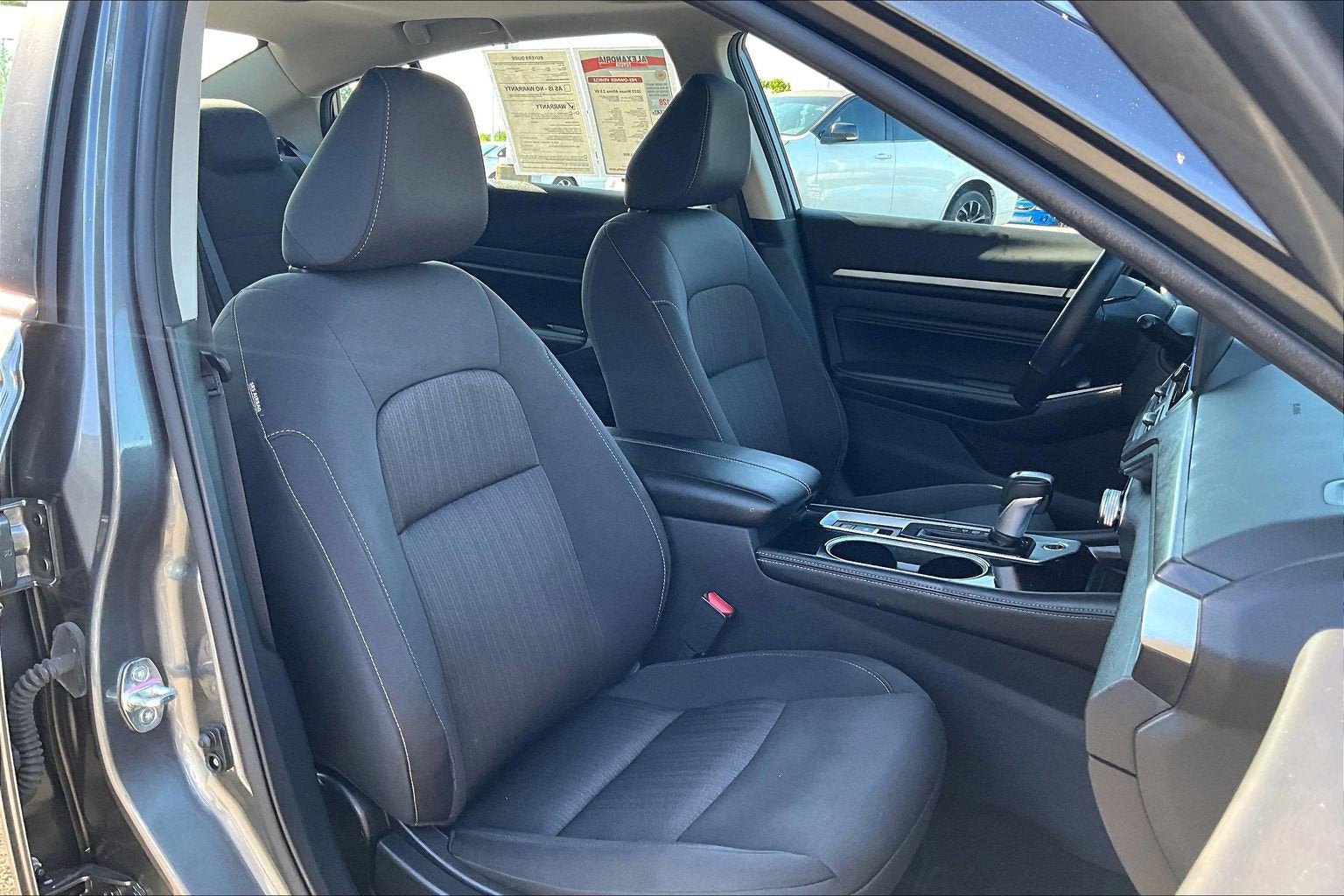 Used 2023 Nissan Altima 2.5 SV w/ SV Premium Package AWD/4WD image 7