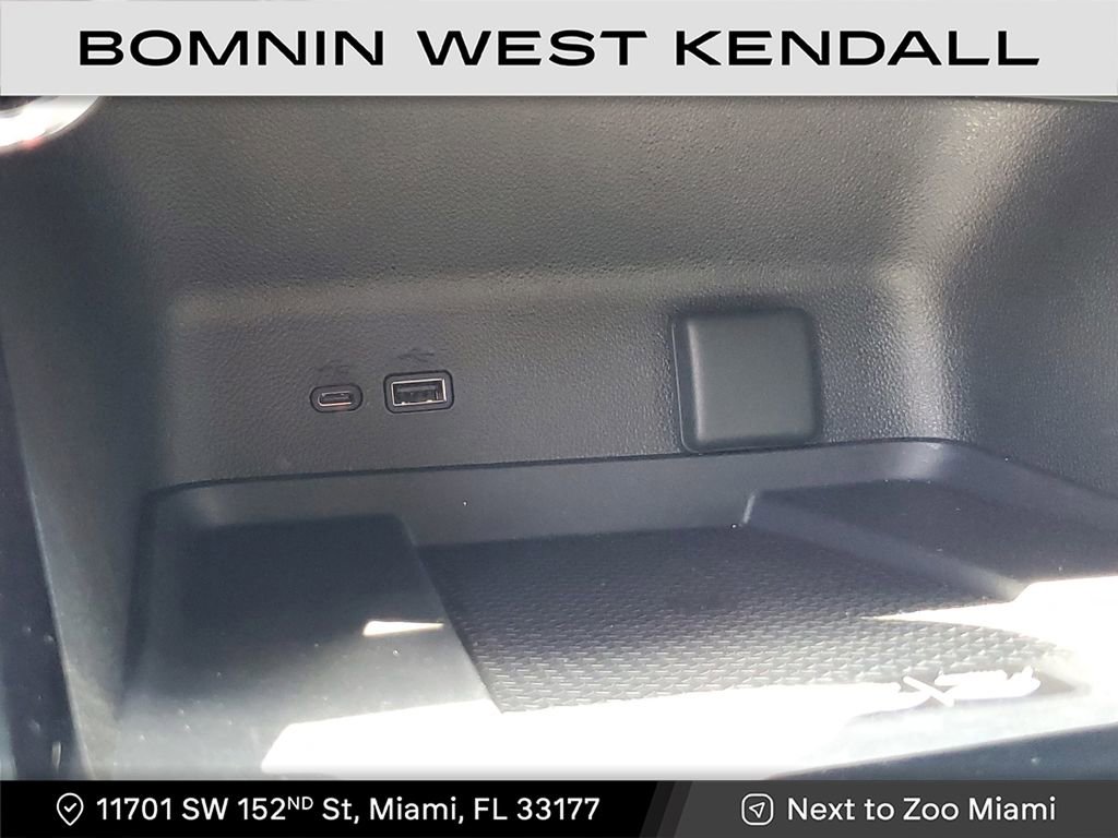 Used 2025 Chevrolet Traverse LT w/ Driver Confidence Package image 20