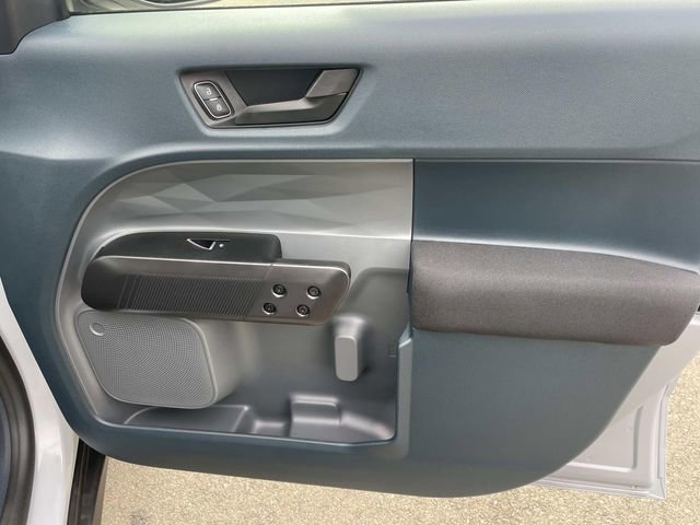 Certified 2025 Ford Maverick XL FWD image 33
