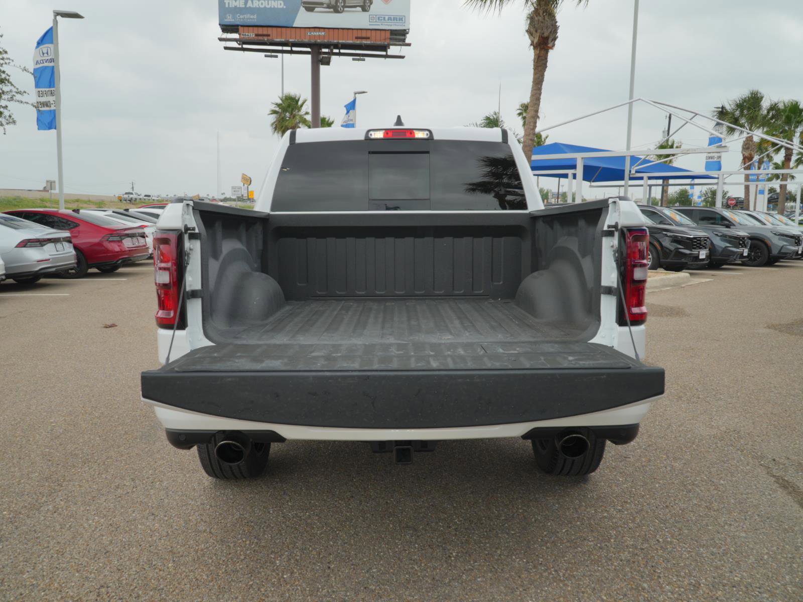 Used 2025 RAM 1500 Laramie w/ Night Edition AWD/4WD image 7