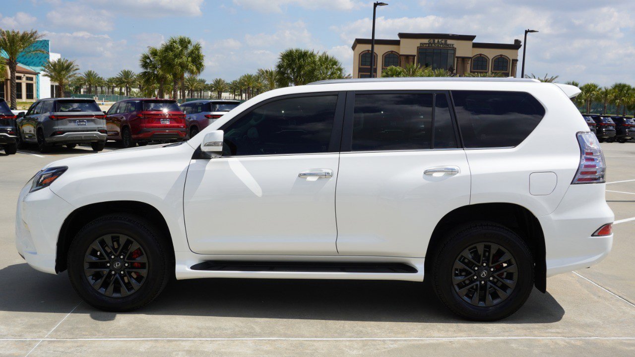 Used 2020 Lexus GX 460 Premium w/ Premium Package image 5