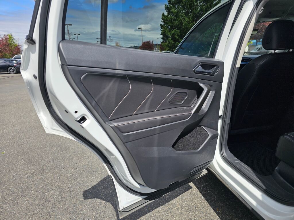 Used 2022 Volkswagen Tiguan SE image 19