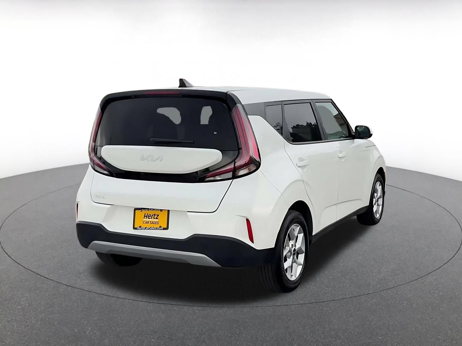 Used 2025 Kia Soul LX w/ LX Technology Package FWD image 14