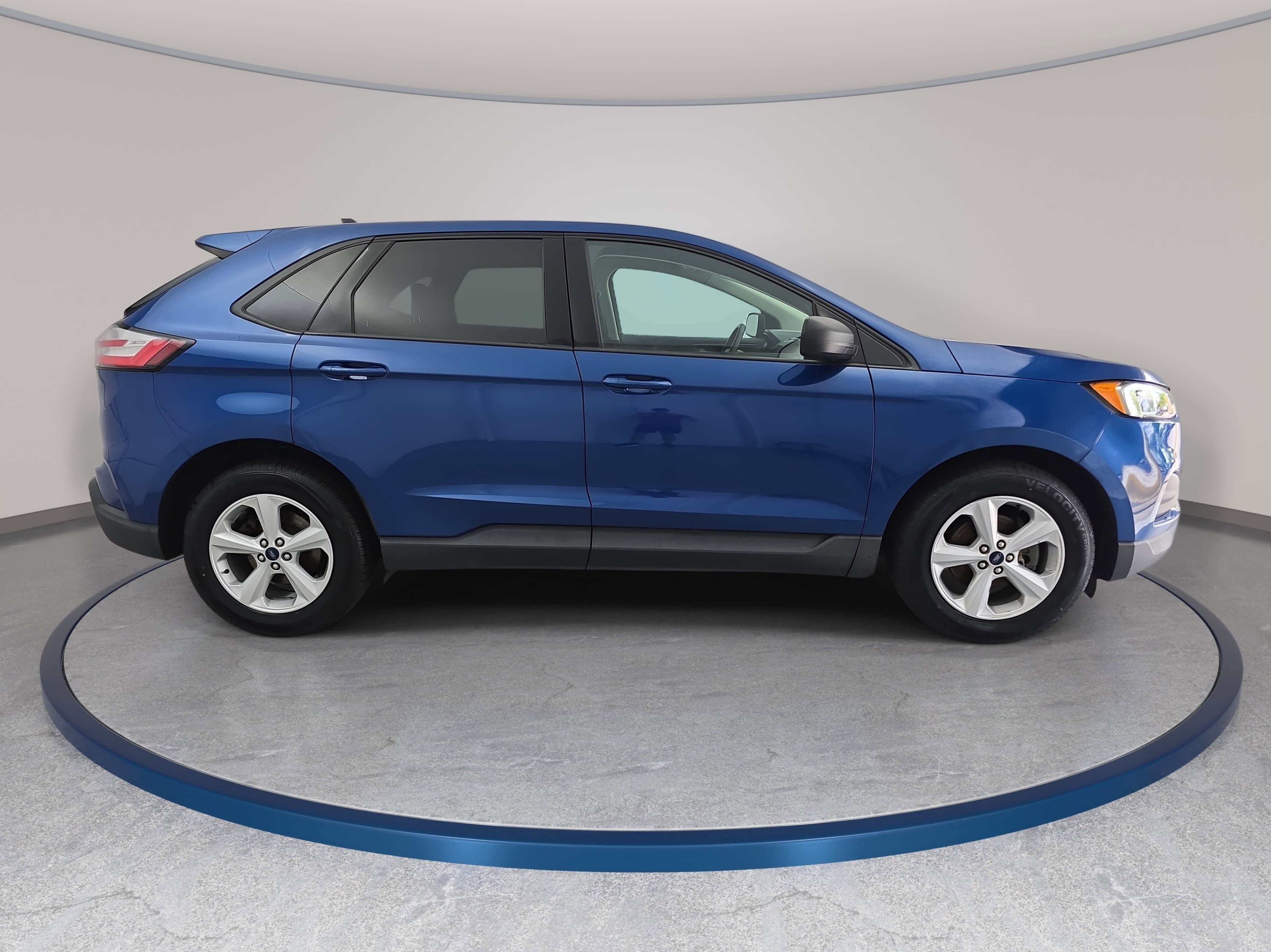 Used 2020 Ford Edge SE image 4