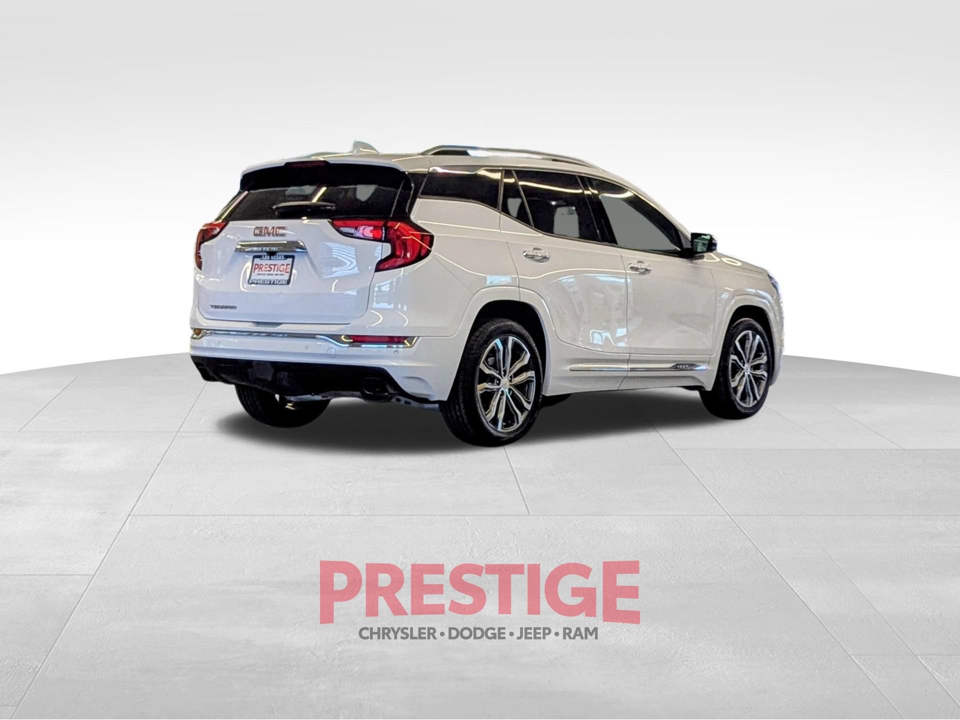 Used 2020 GMC Terrain Denali w/ Denali Premium Package FWD image 8
