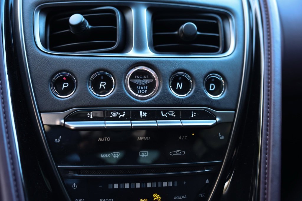 Used 2019 Aston Martin DB11 Coupe image 11