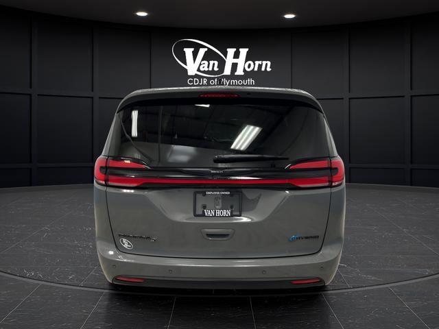 Used 2023 Chrysler Pacifica Touring-L w/ S Appearance Package FWD image 4