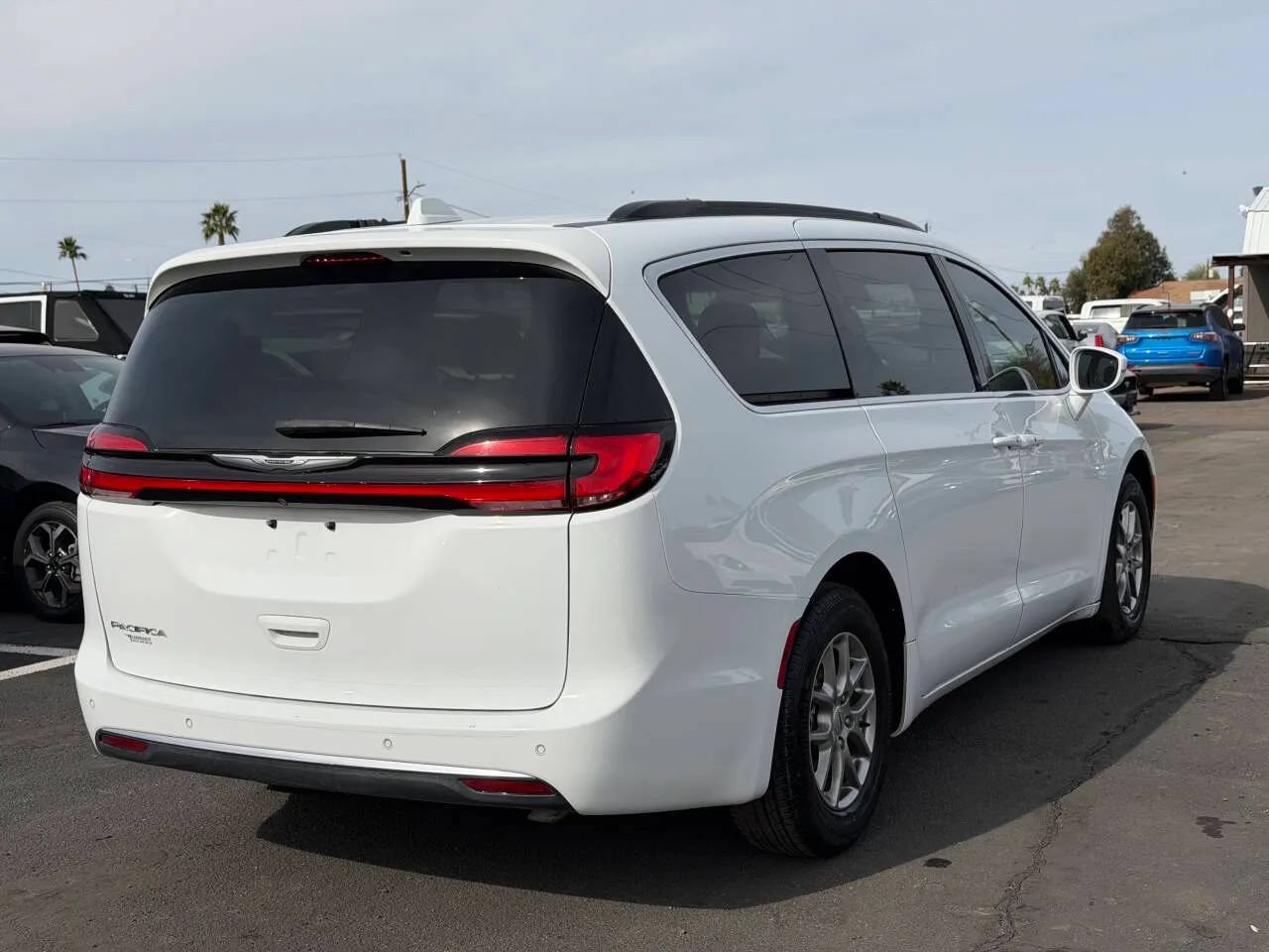 Used 2021 Chrysler Pacifica Touring FWD image 9